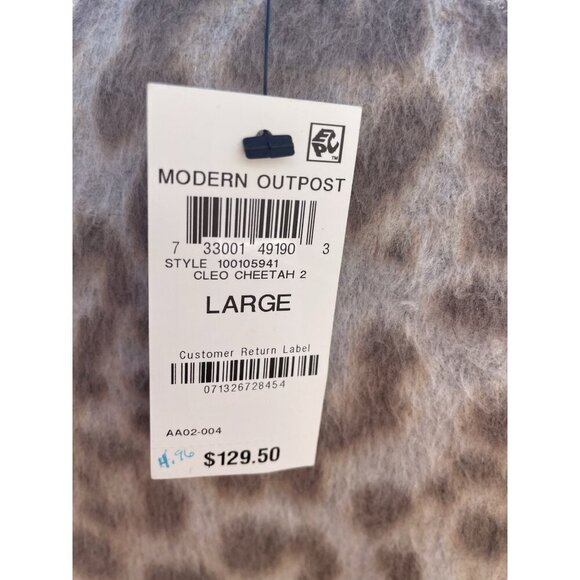 Leopard Print Wool-Blend Cape With Hot Pink Lining & Gold-Tone Clasp Closure - Picture 12 of 14